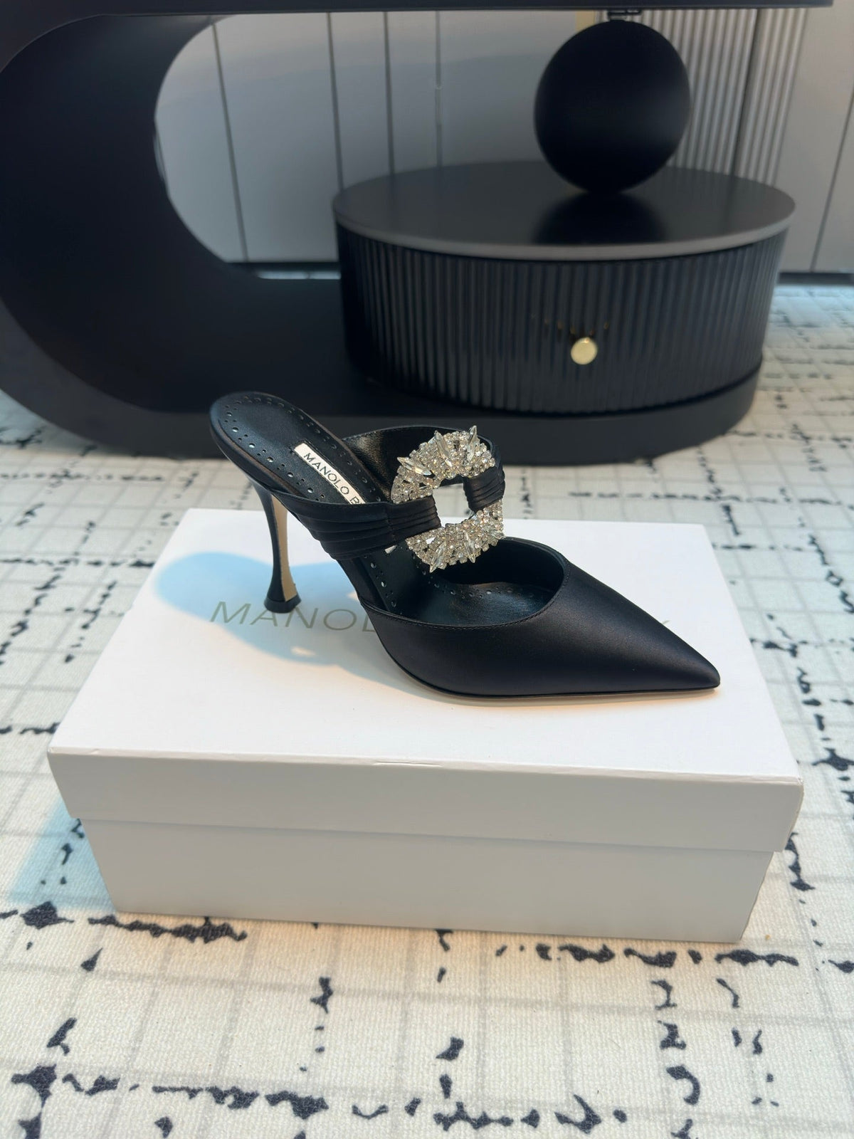 Manolo Satin Maidugura Mules 90mm Black Satin