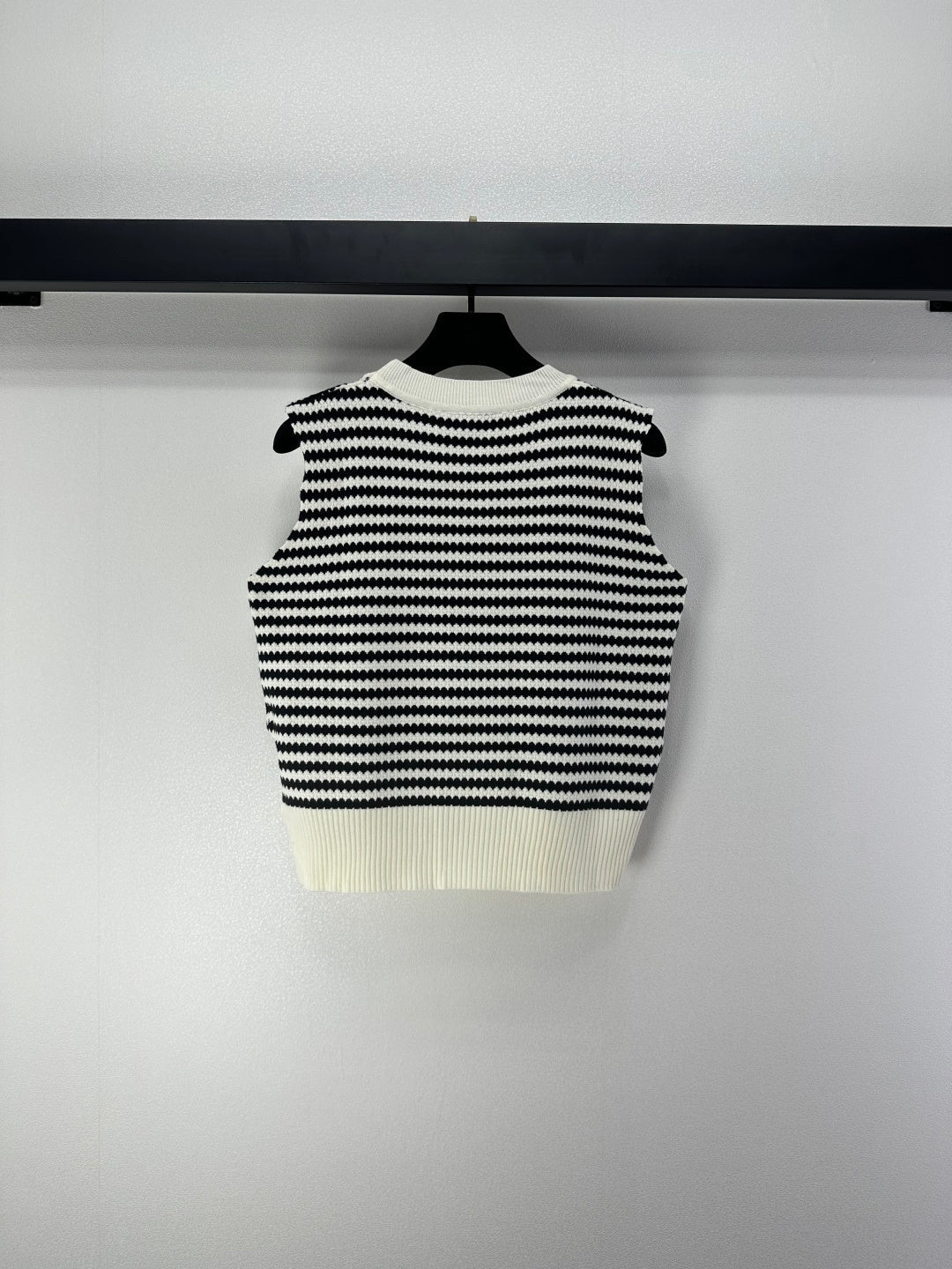 Prada 26s Knit Vest Black White Stripes Ribbed Knit 348999