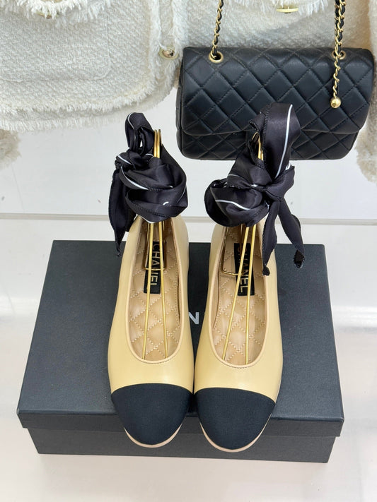 CC 26C Double C Ribbon Flat Shoes Black Beige Cafskin Fabric 557534