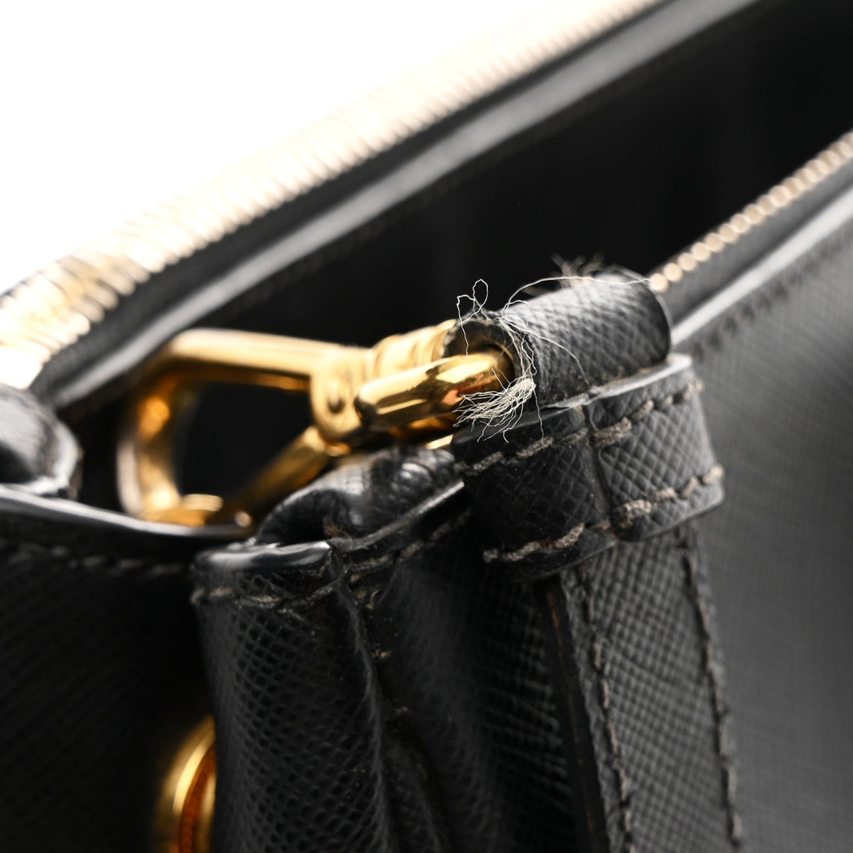 Saffiano Medium Galleria Double Zip Tote Black