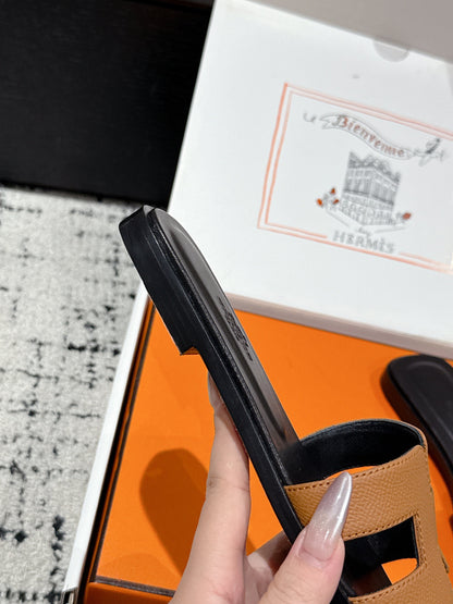 HM 25 Oran Sandal Gold Epsom Black Calfskin
