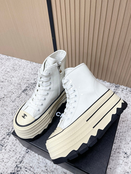 Chanel Platform High-Top Casual White Sneakers in Cowhide 591372