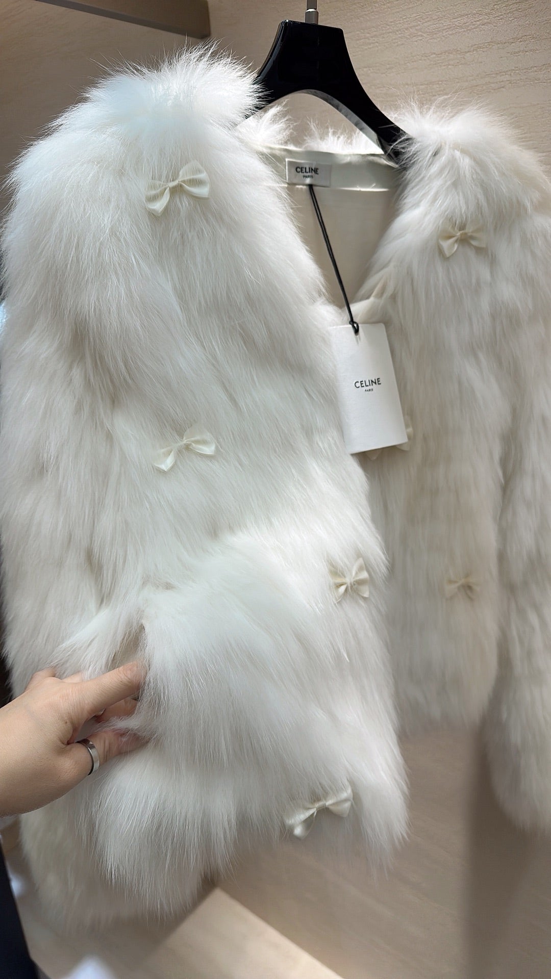CELINE's 2025 New Fox Fur White Coat 333410