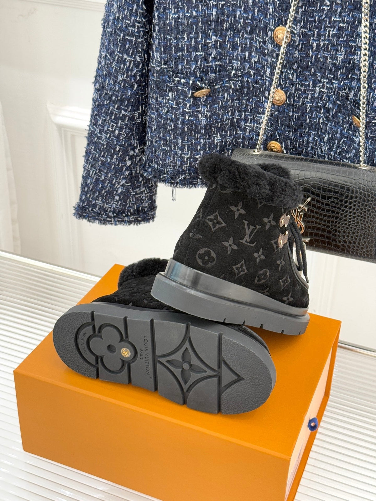 LV Ski Cortina Low Boot Black Suede Wool 572488