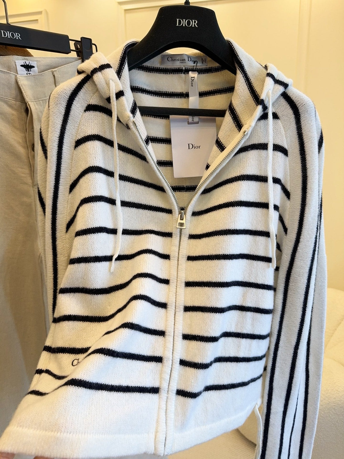 CD 25 Hooded Cardigan White Black Wool