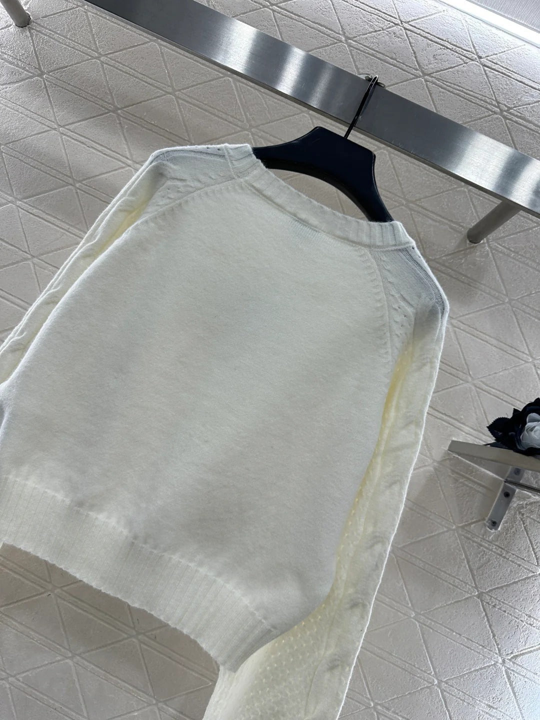 CC 26 Crew Neck Raglan Pullover Sweater White Wool 331351