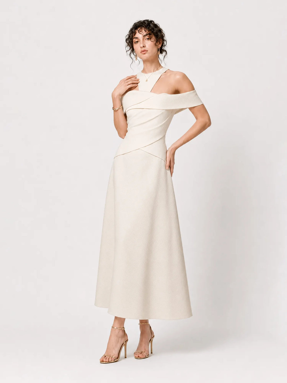 Lila Elegant Off-Shoulder Maxi Dress with Fitted Waist