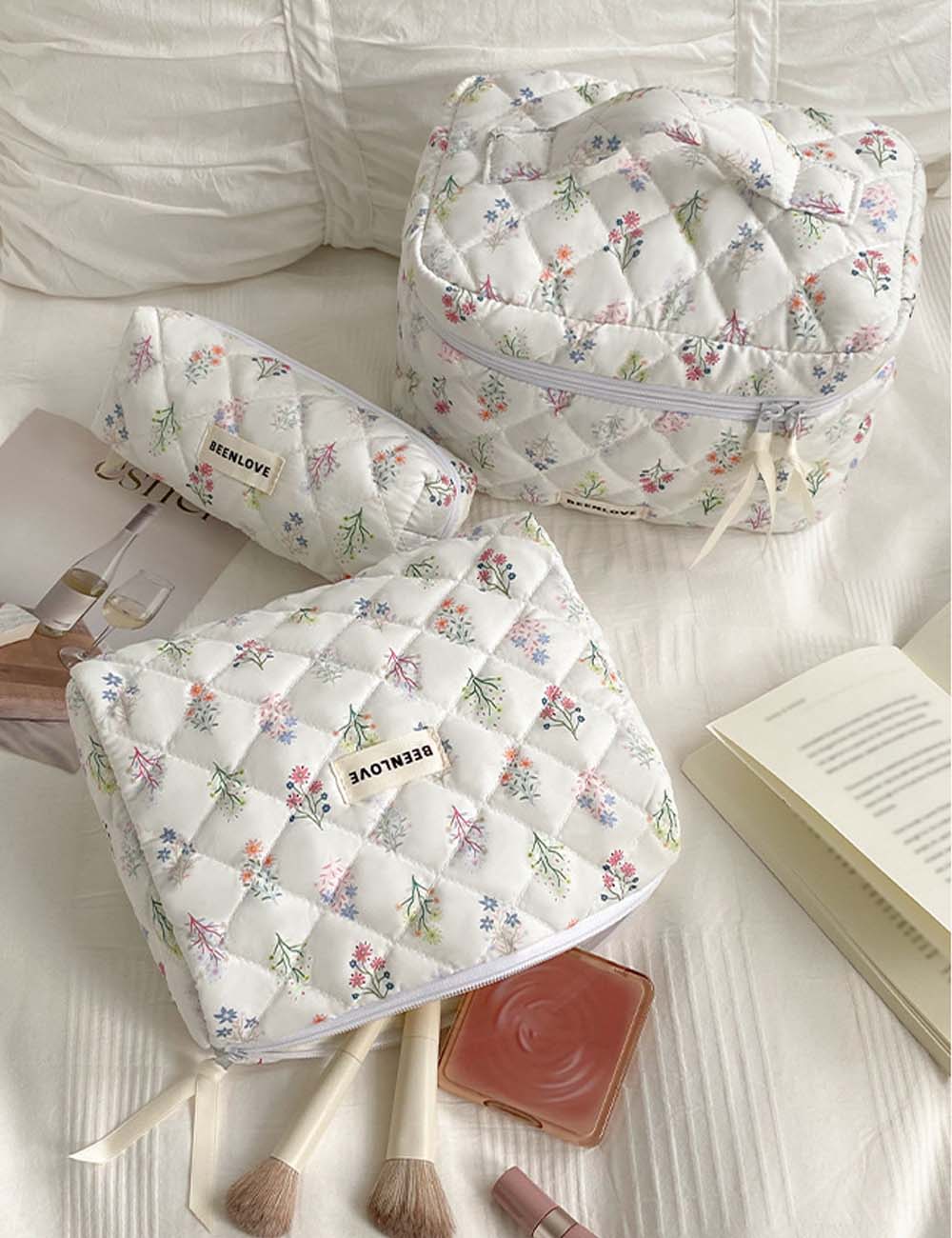 Simple Flower Print Quilted Portable Makeup Bag