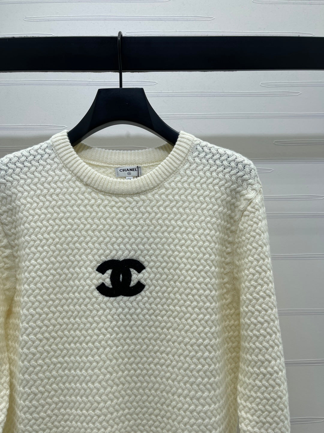 CHANEL 26 LOGO KNIT WHITE SWEATER 335409