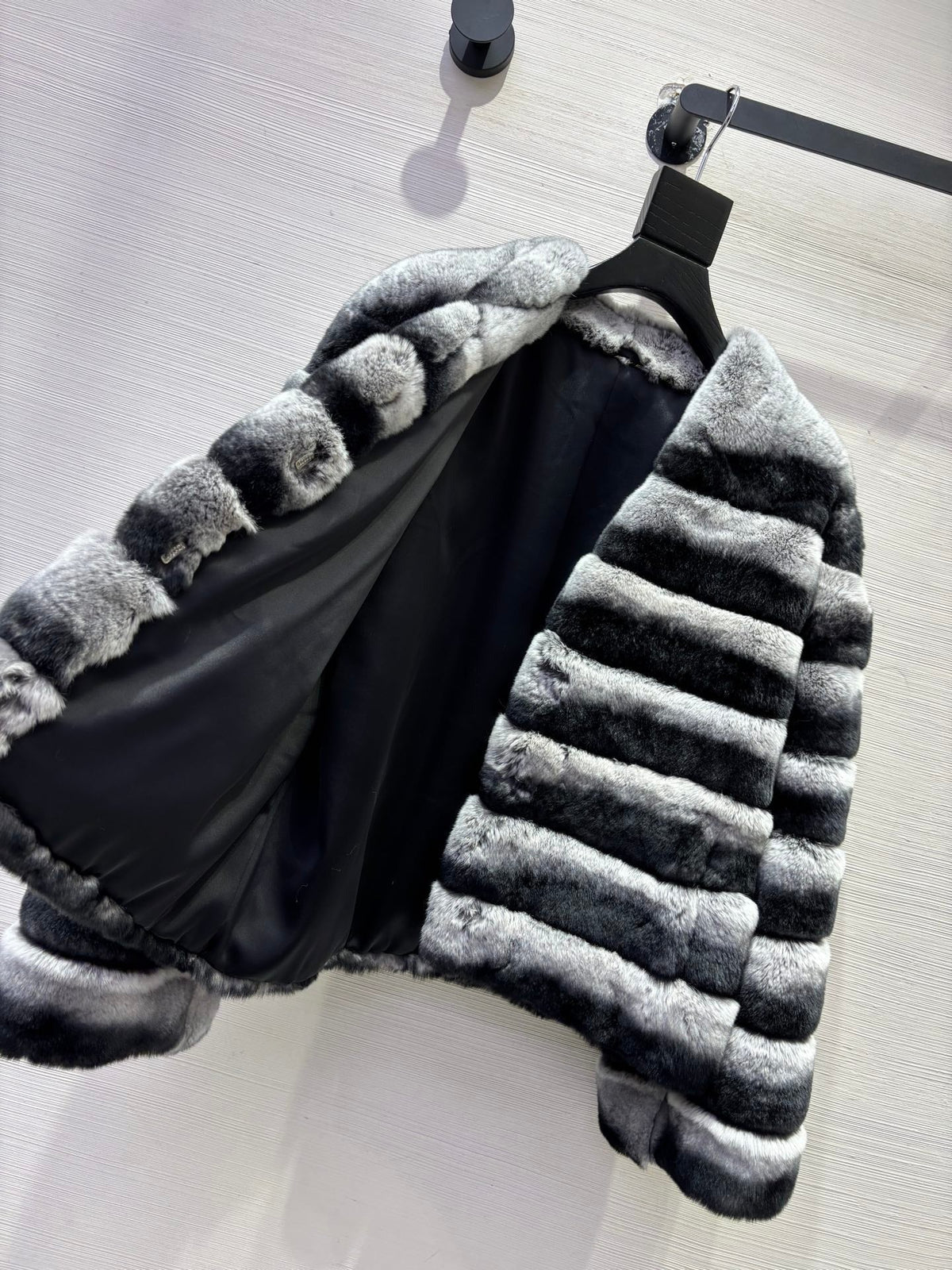 MAX MARA 25S V-NECK FUR COAT 155