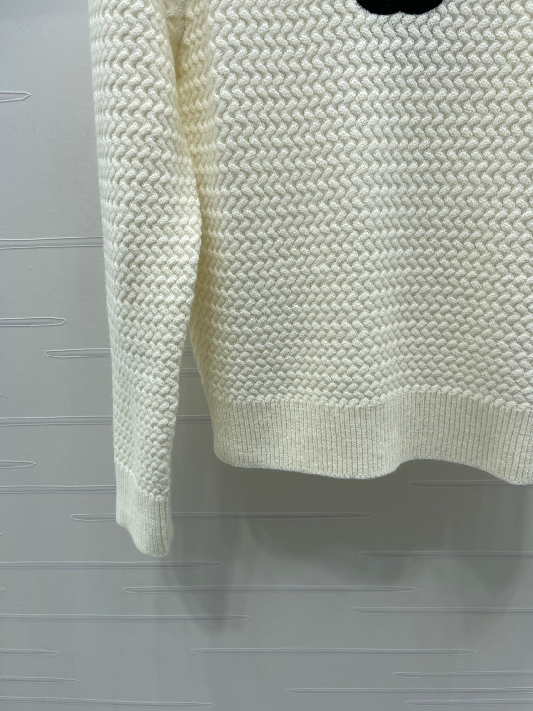 CHANEL 26 LOGO KNIT WHITE SWEATER 335409
