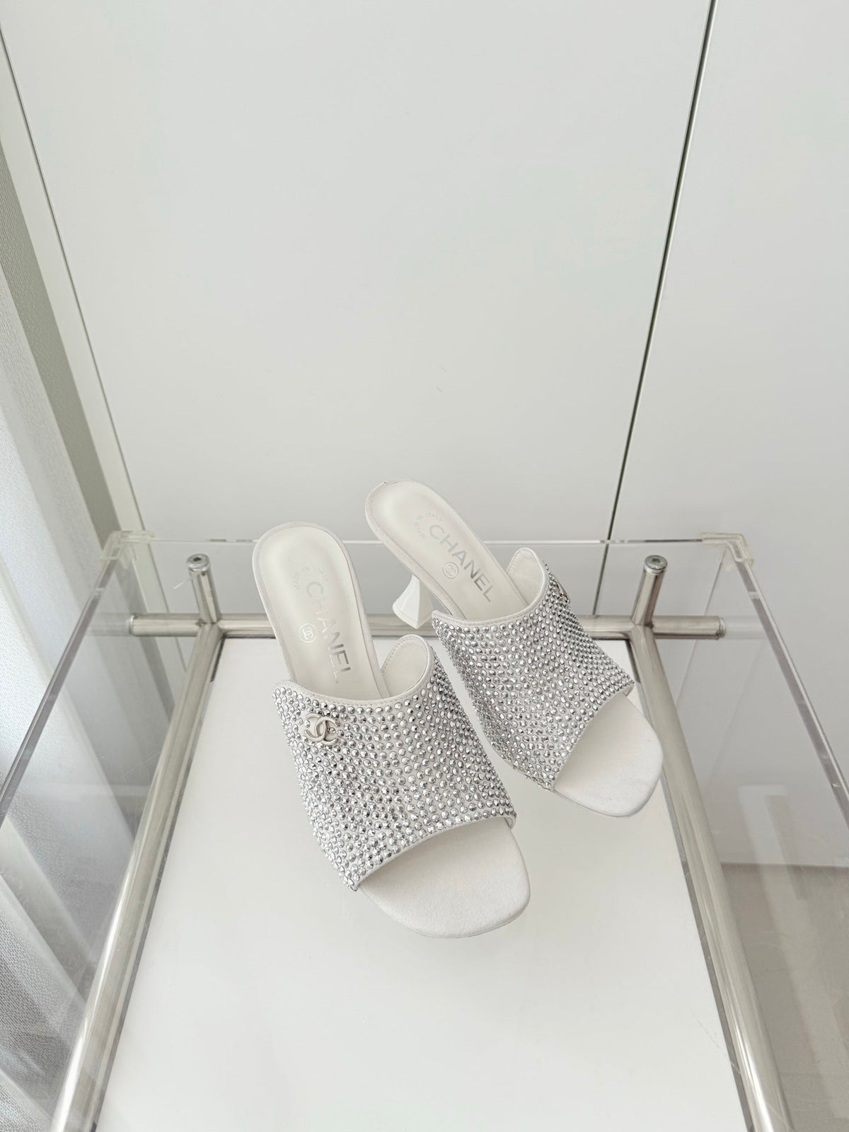 CC 26 Sandal 90 White Rhinstone Deer Hide 597377