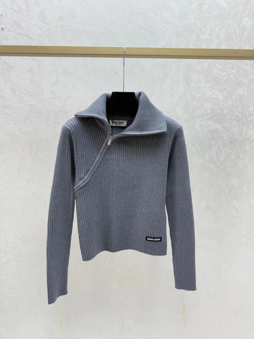 MIUMIU SWEATER STYLE 681