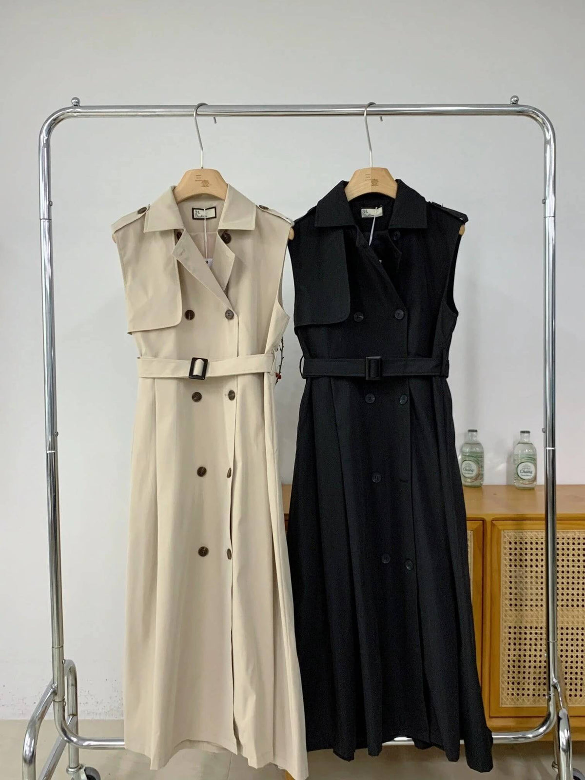 Sleeveless V-Neck Trench Coat