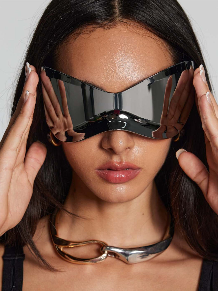 Calliope Wave Sunglasses In Black
