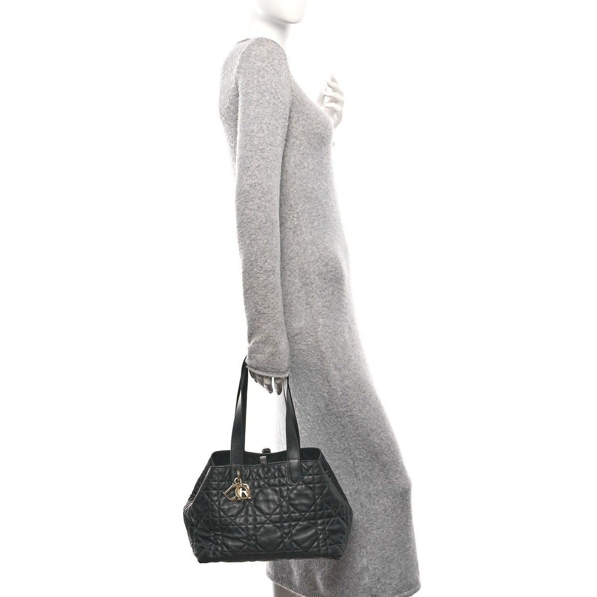 Calfskin Macrocannage Medium Toujours Black