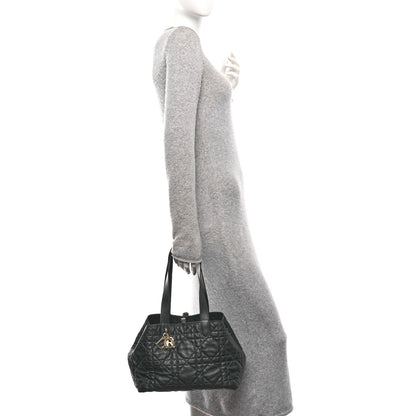 Calfskin Macrocannage Medium Toujours Black