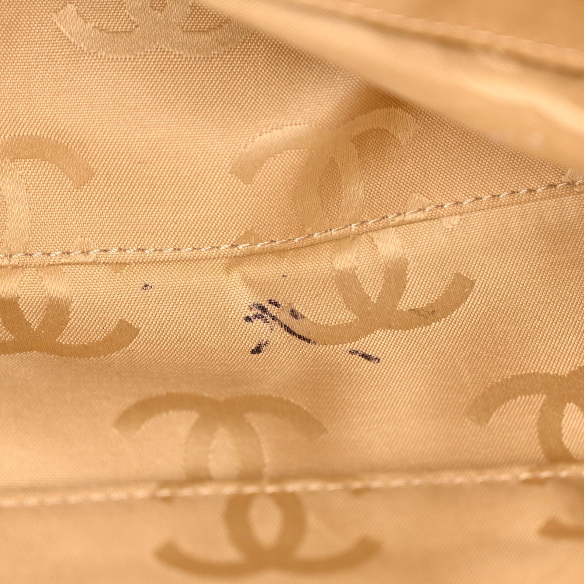 Caviar CC Stitched Medium Tote Beige