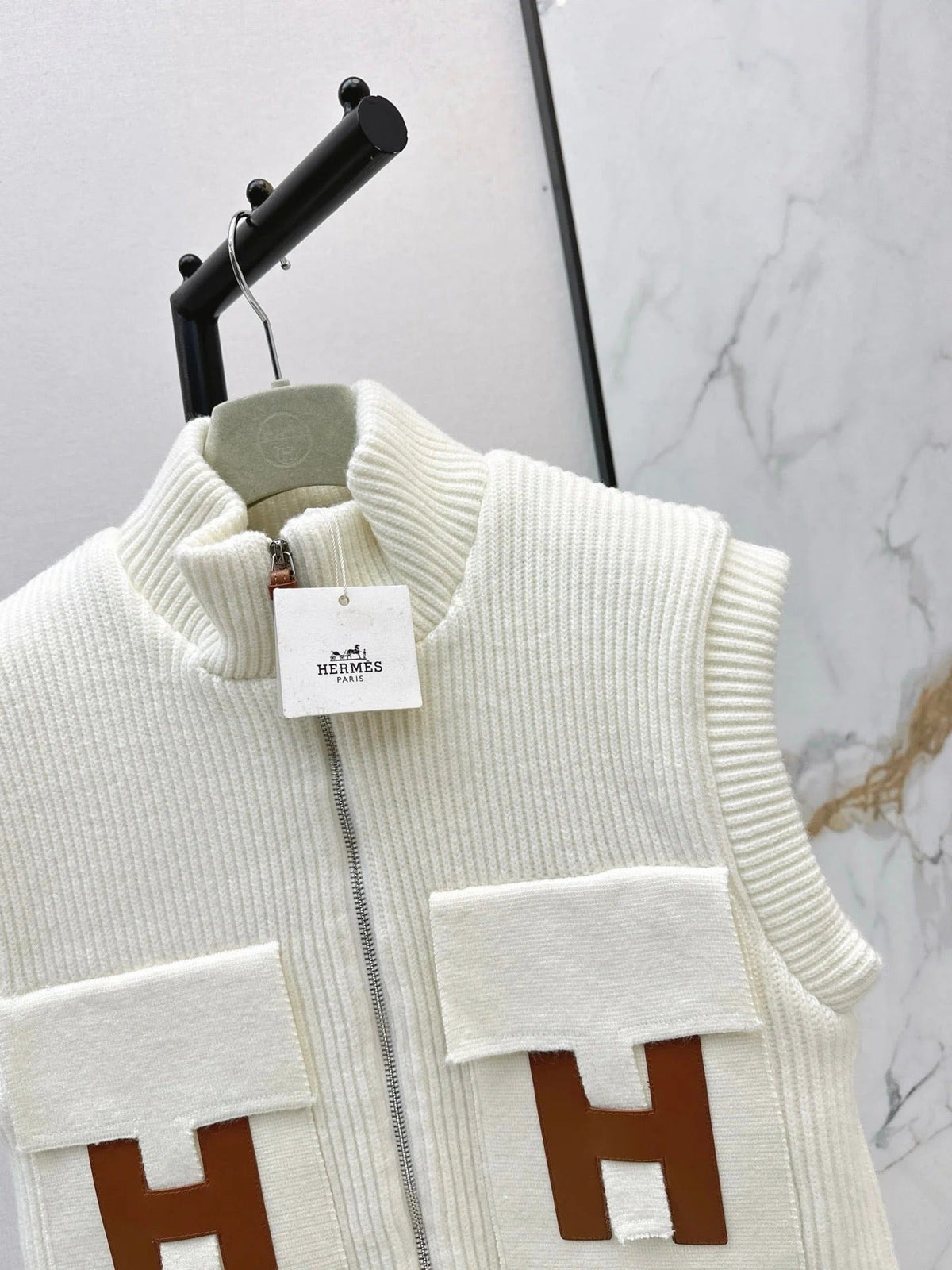HERMES 25S SLEEVELESS KNIT VEST 235