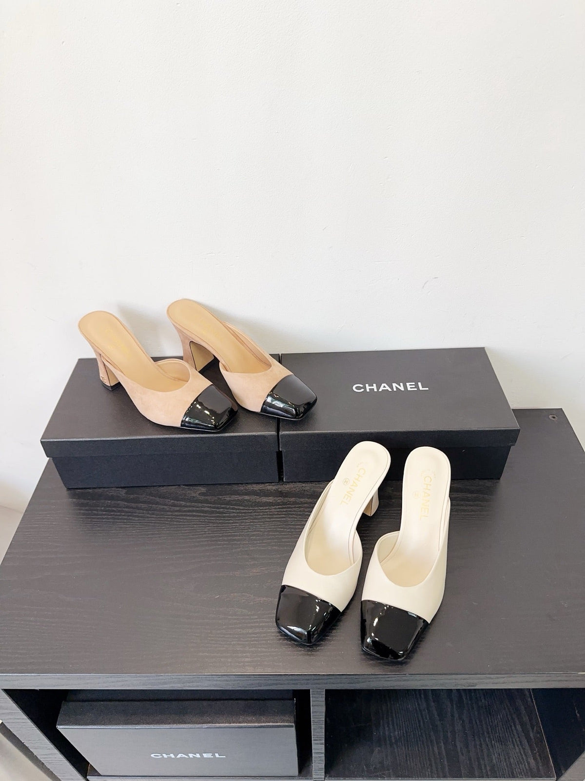 CC 26s Half-Slip Beige Black Patent Leather 596643