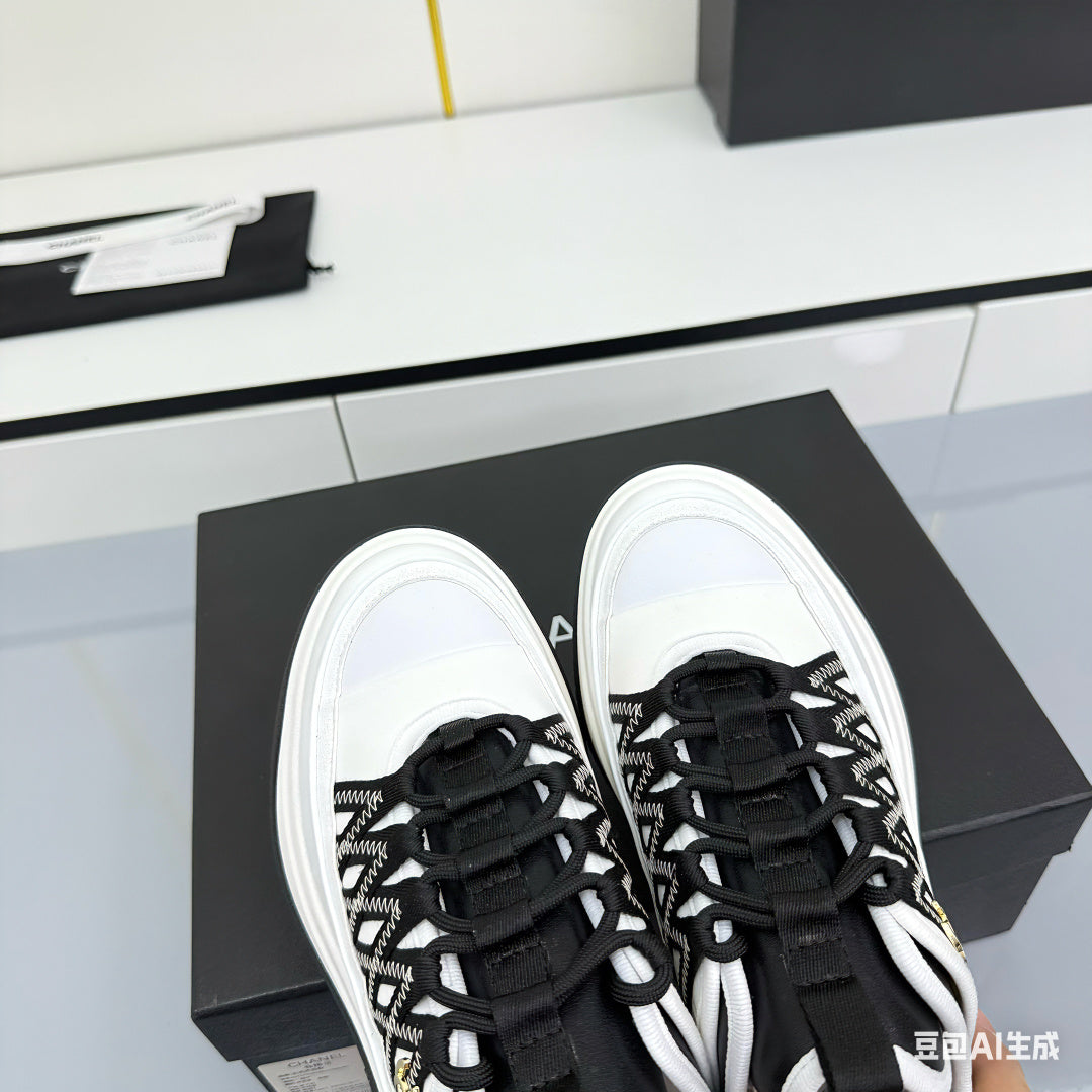 CC 25 Boutiques Sneaker Black White Suede Fabric