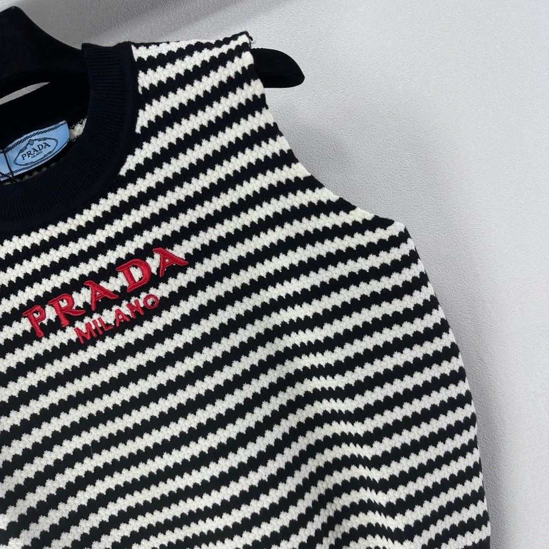 Prada 26s Knit Vest White Black Stripes Ribbed Knit 348998