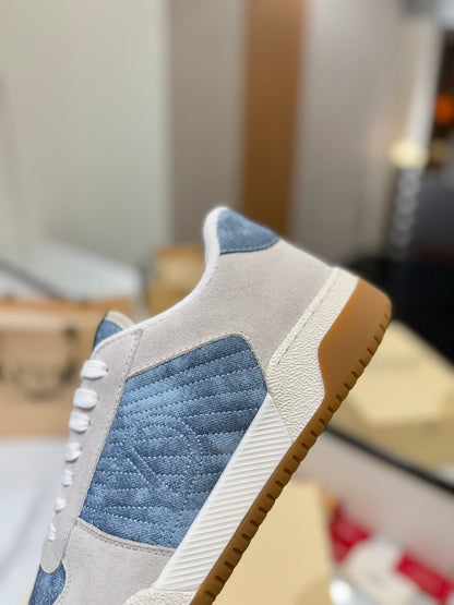 VT 25S Casual Sneakers Light Gray Blue Suede Cowhide 560752