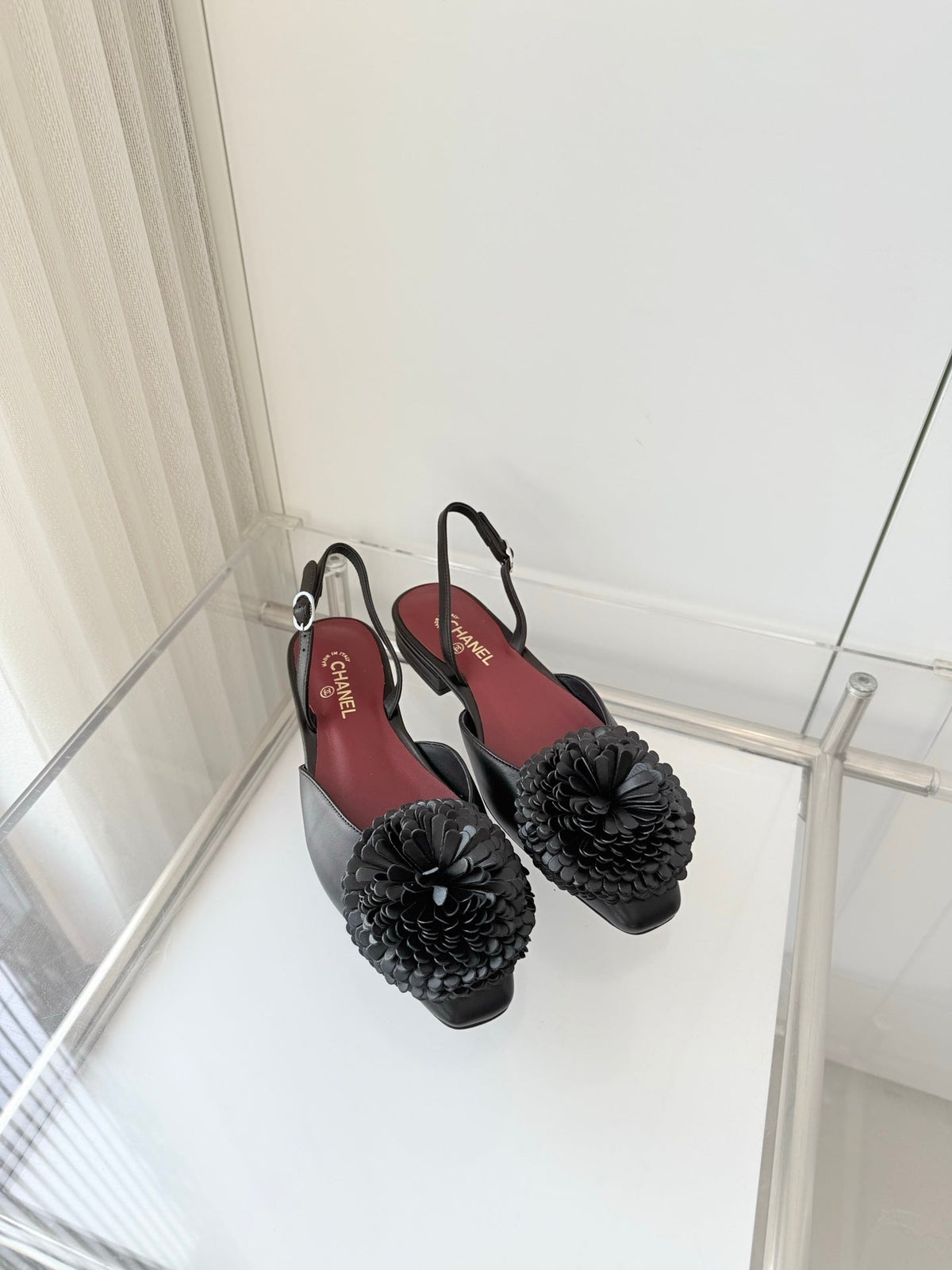 CC 26 Flower-shaped Sandal Black Lambskin 597410