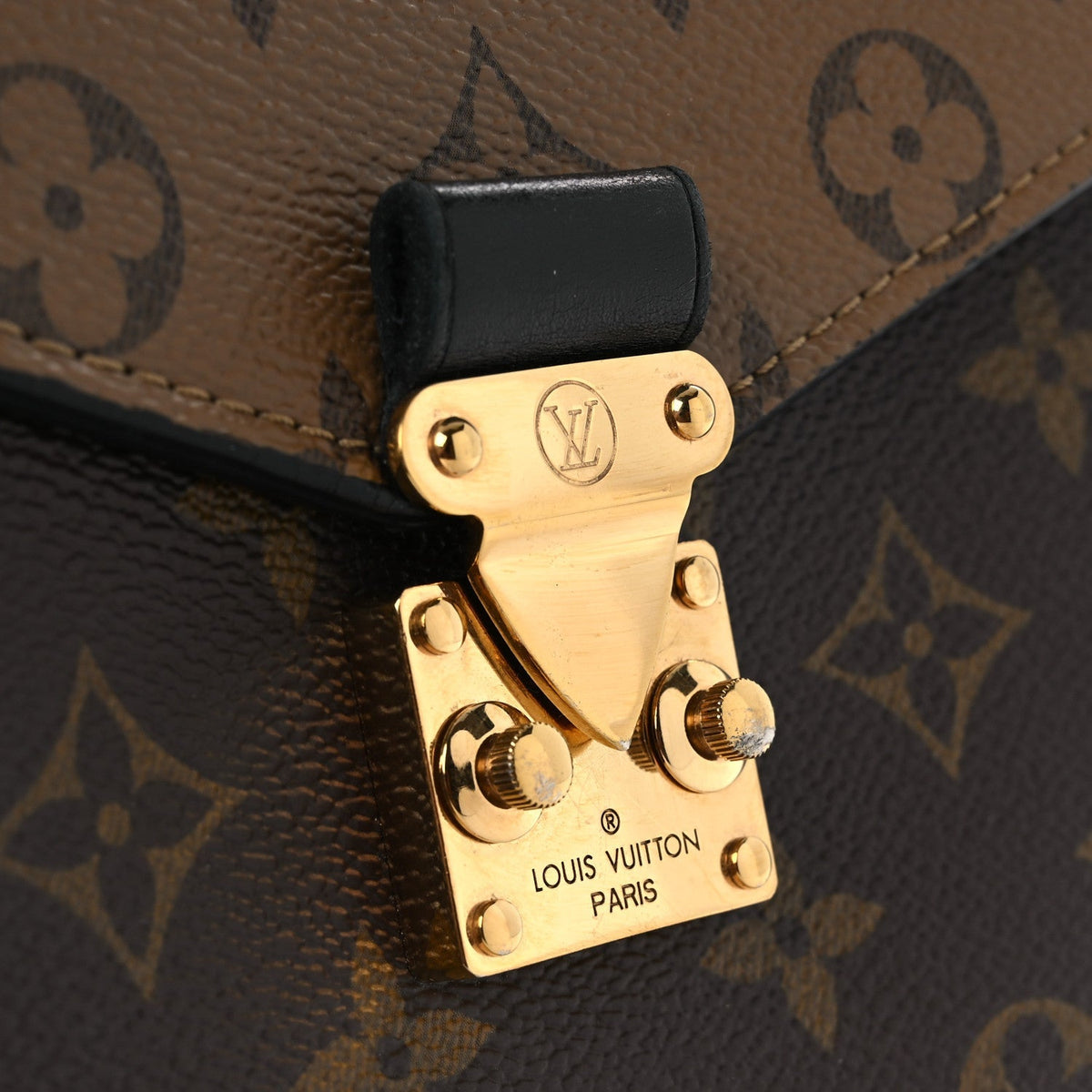 Reverse Monogram Pochette Metis