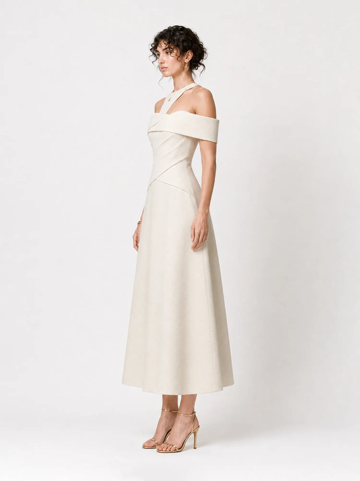 Lila Elegant Off-Shoulder Maxi Dress with Fitted Waist