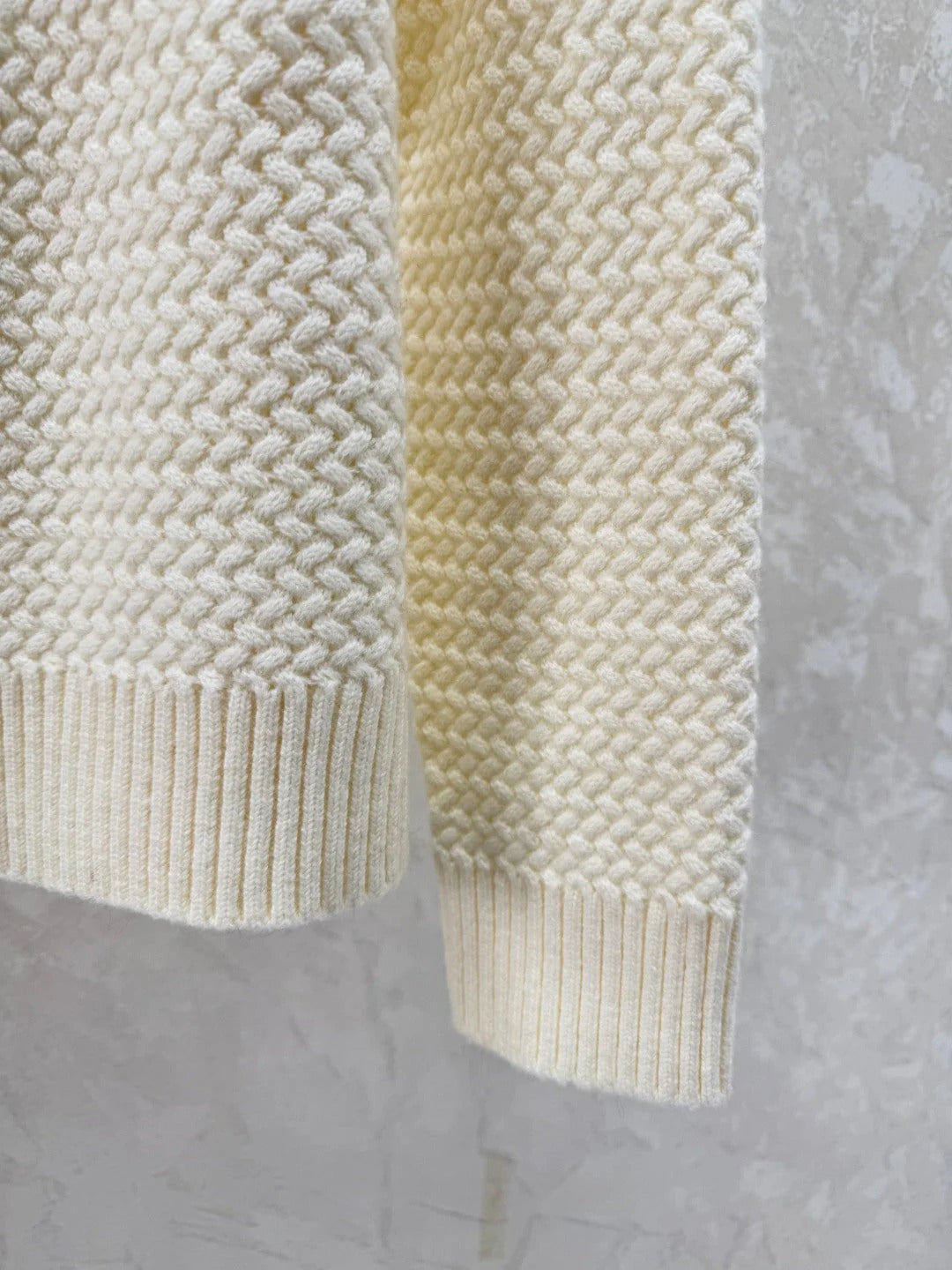 CHANEL 25S ROUND-NECK CARDIGAN 519