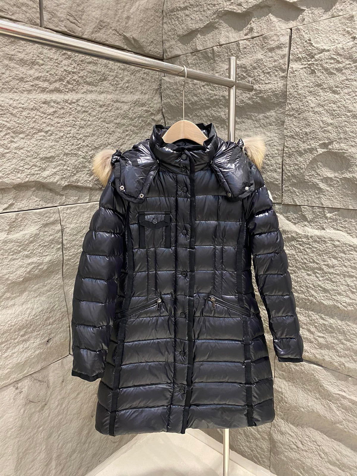 Moncler Puffer Jacket Hood Black Fur 341352