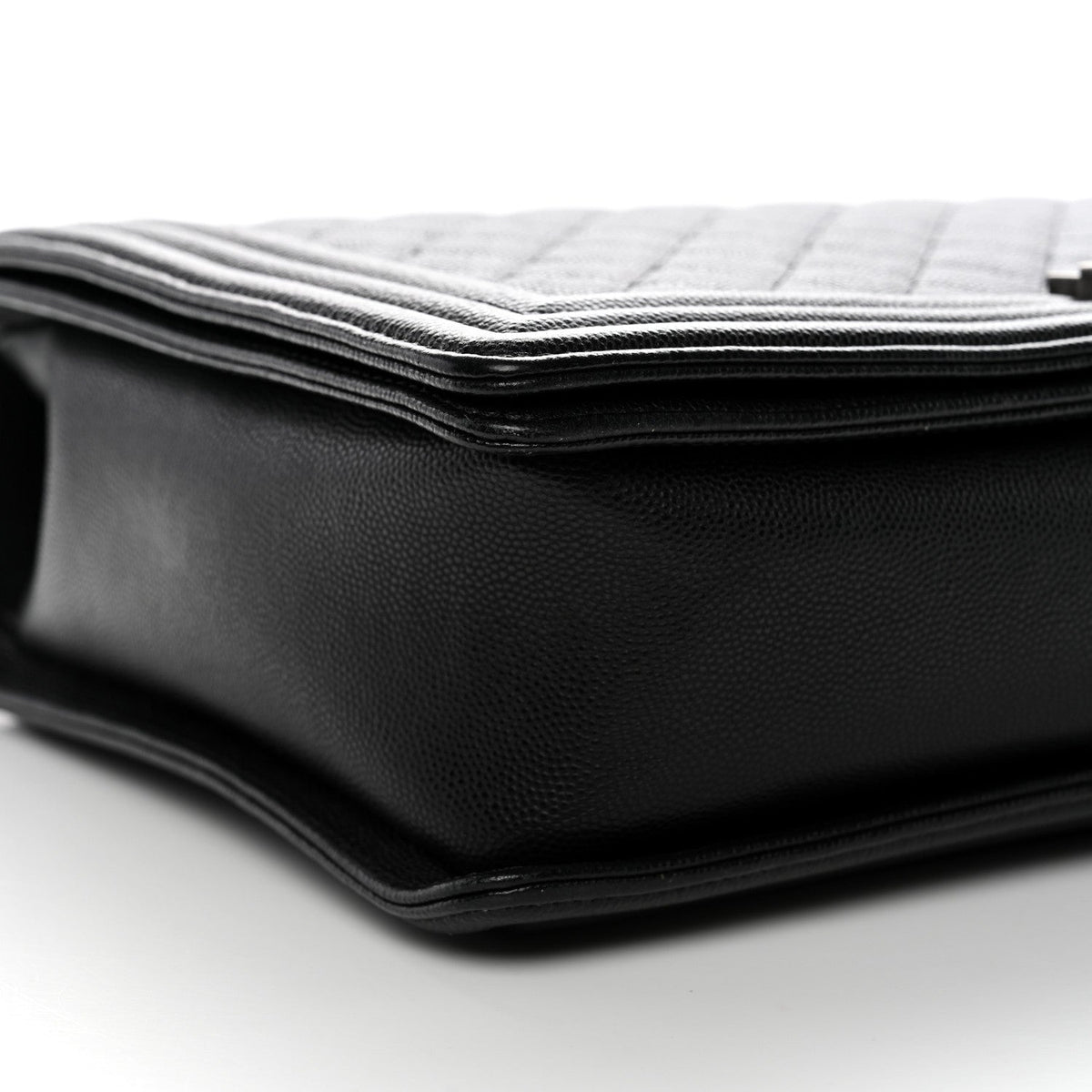 Caviar Quilted Large Boy Flap Black