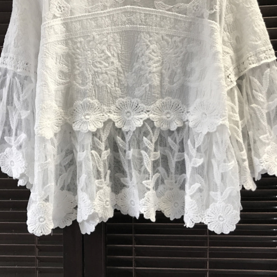 Crosa - Floral Bell Sleeve Pullover