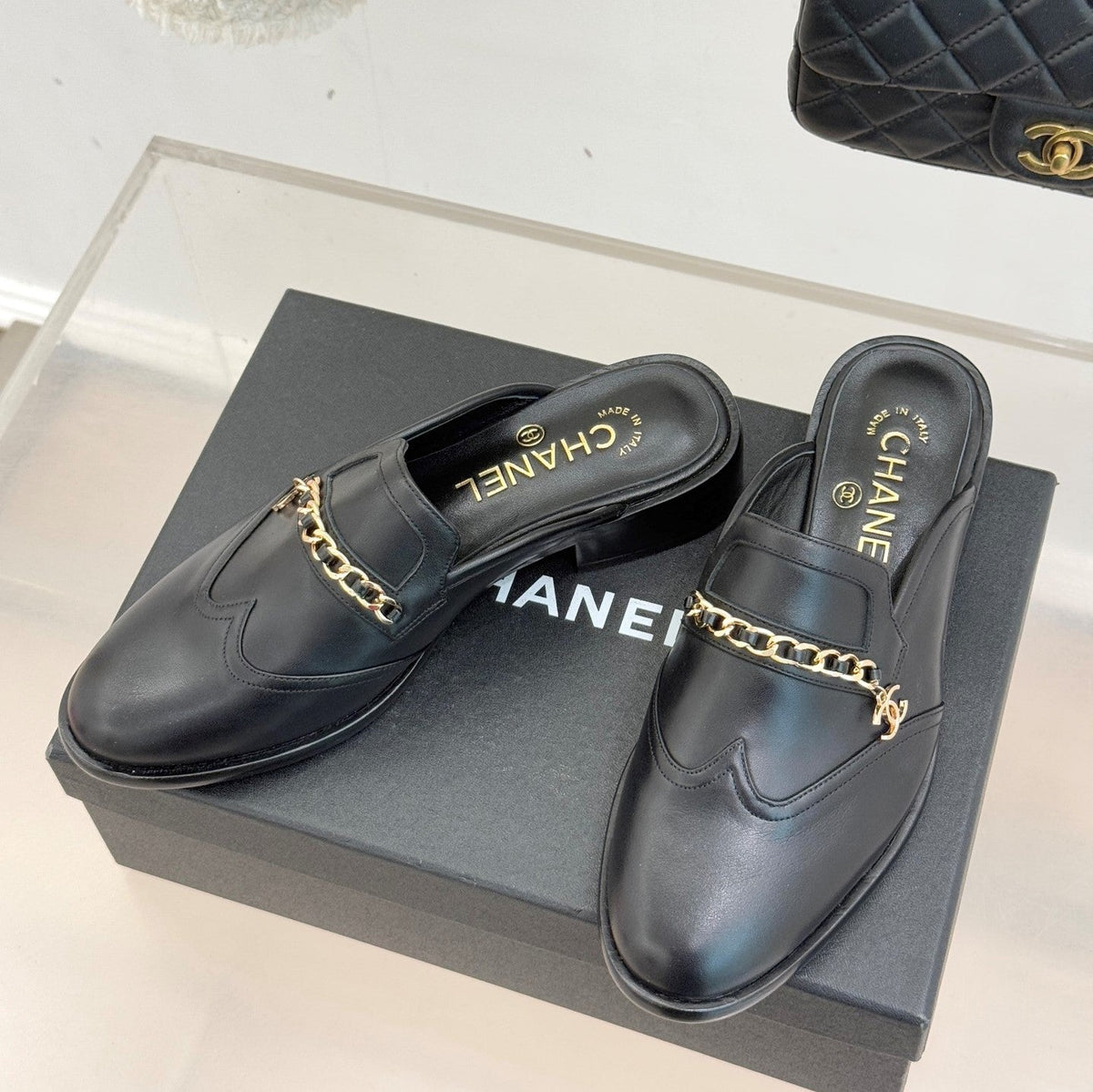 CC 25s Double C Buckle Half-Length Slippers Black Calfskin 557701