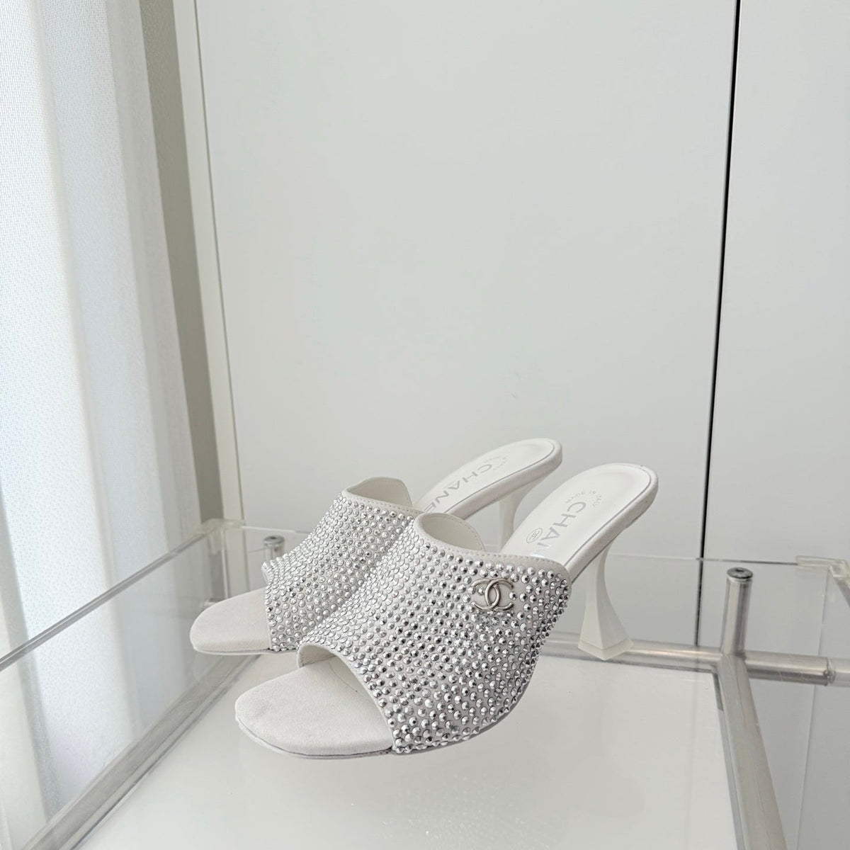 CC 26 Sandal 90 White Rhinstone Deer Hide 597377