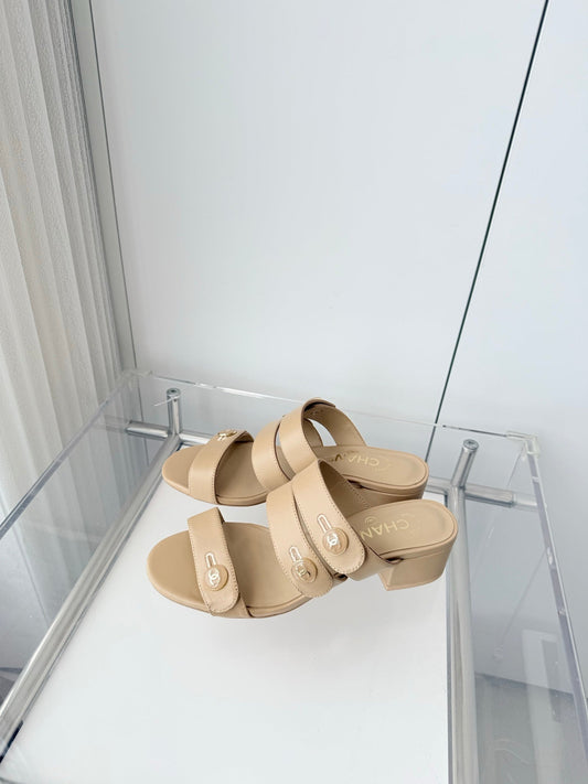 Chanel 26 Turnlock 40 Beige Sandal Mule in Lambskin 597398