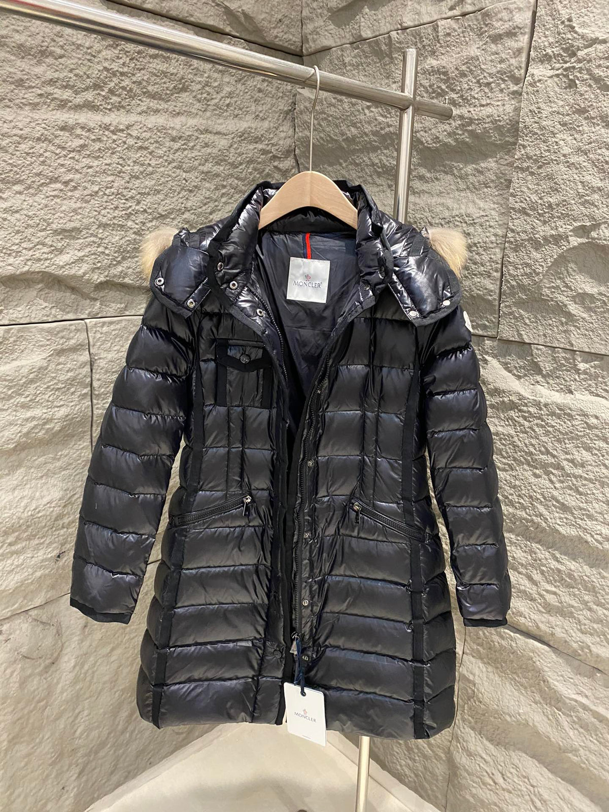 Moncler Puffer Jacket Hood Black Fur 341352