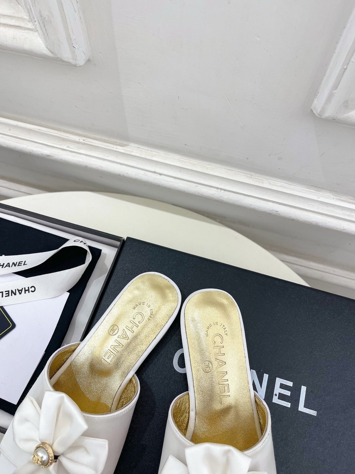 CC 26s Bow Slippers White Satin Sheepskin 586897