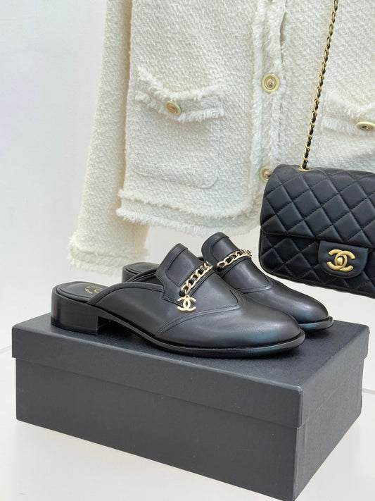 CC 25s Double C Buckle Half-Length Slippers Black Calfskin 557701