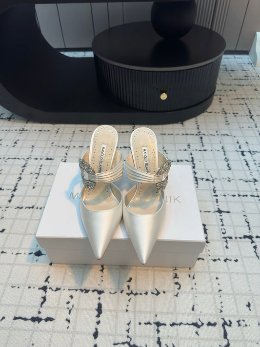 Manolo Satin Maidugura Mules 90mm White Satin