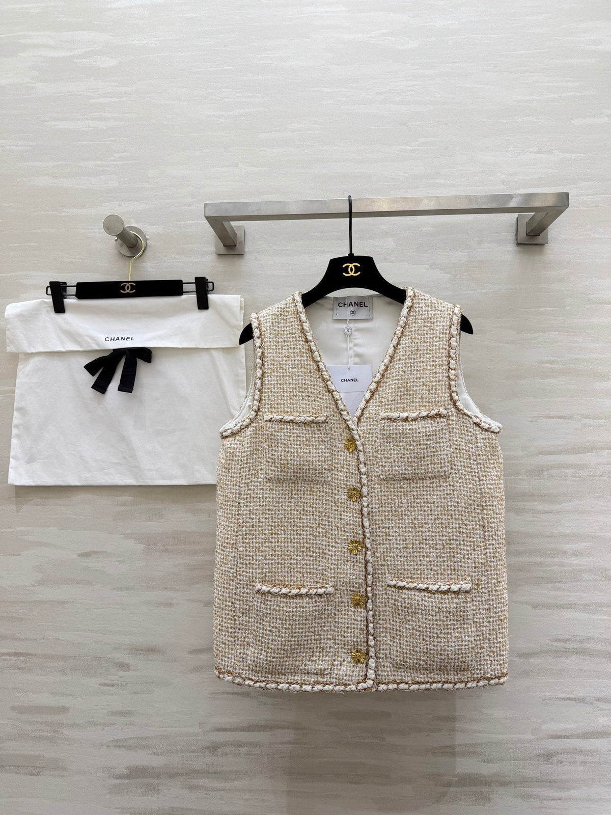 CC 26s Cruise Vest Beige Tweed Weave & Gold Thread