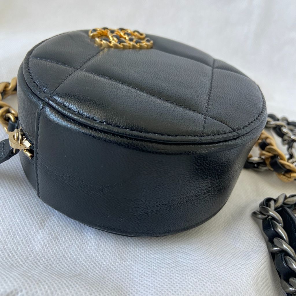 Chanel Shiny Goatskin Quilted Chanel 19 Round Clutch With Chain Black