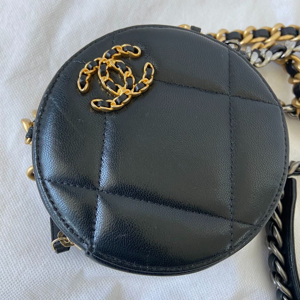 Chanel Shiny Goatskin Quilted Chanel 19 Round Clutch With Chain Black