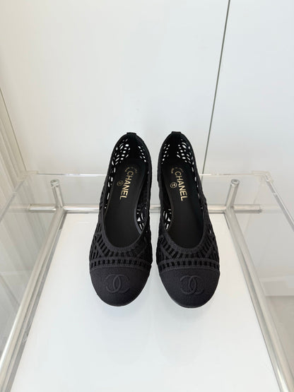 Chanel 26 Ladies 50 Ballet Flats Black in Fabric 597340