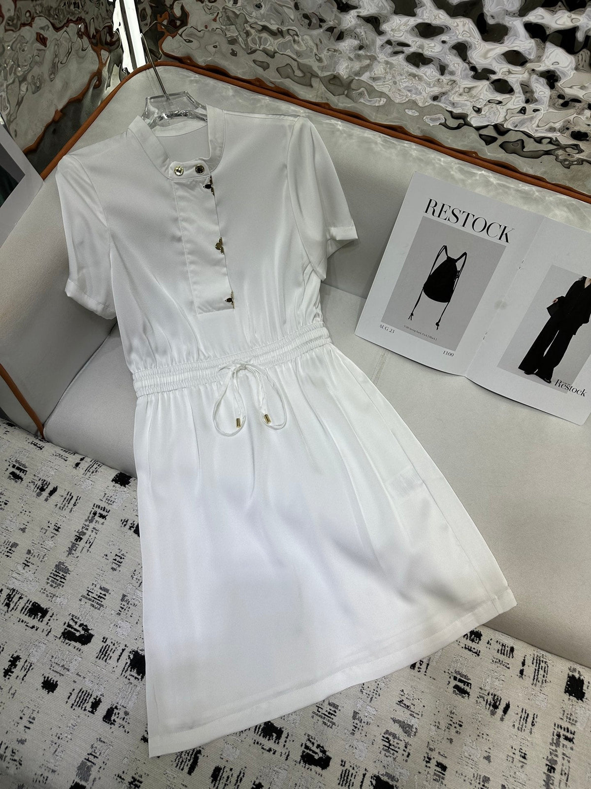 LV 25 Metal Petal Decoration Round Neck Dress Black White Polyester Acetate