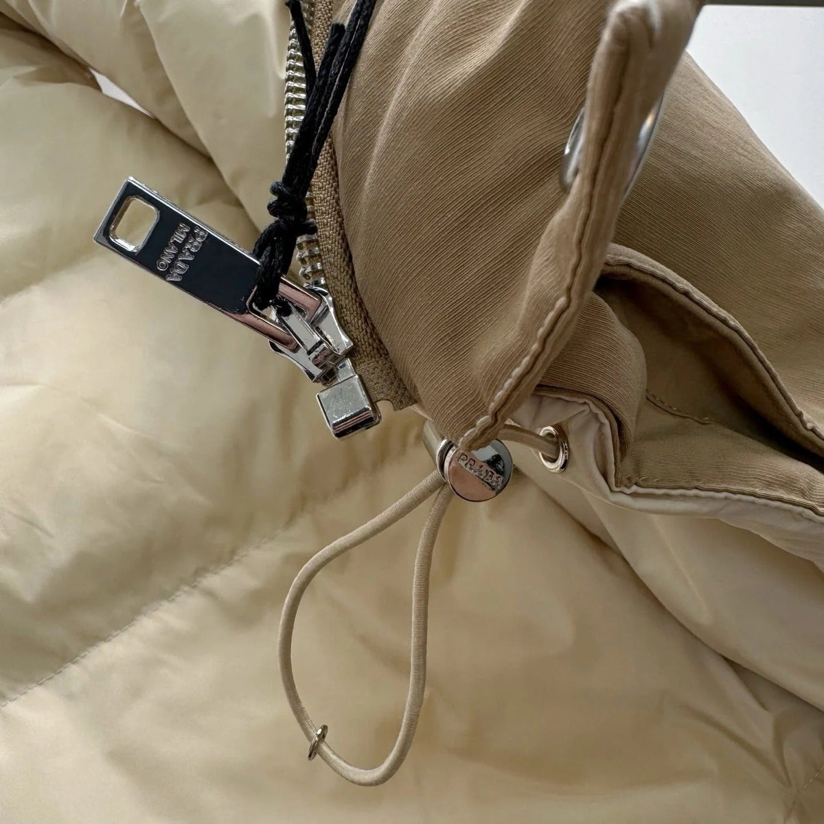 PRADA 25S DOWN VEST 357