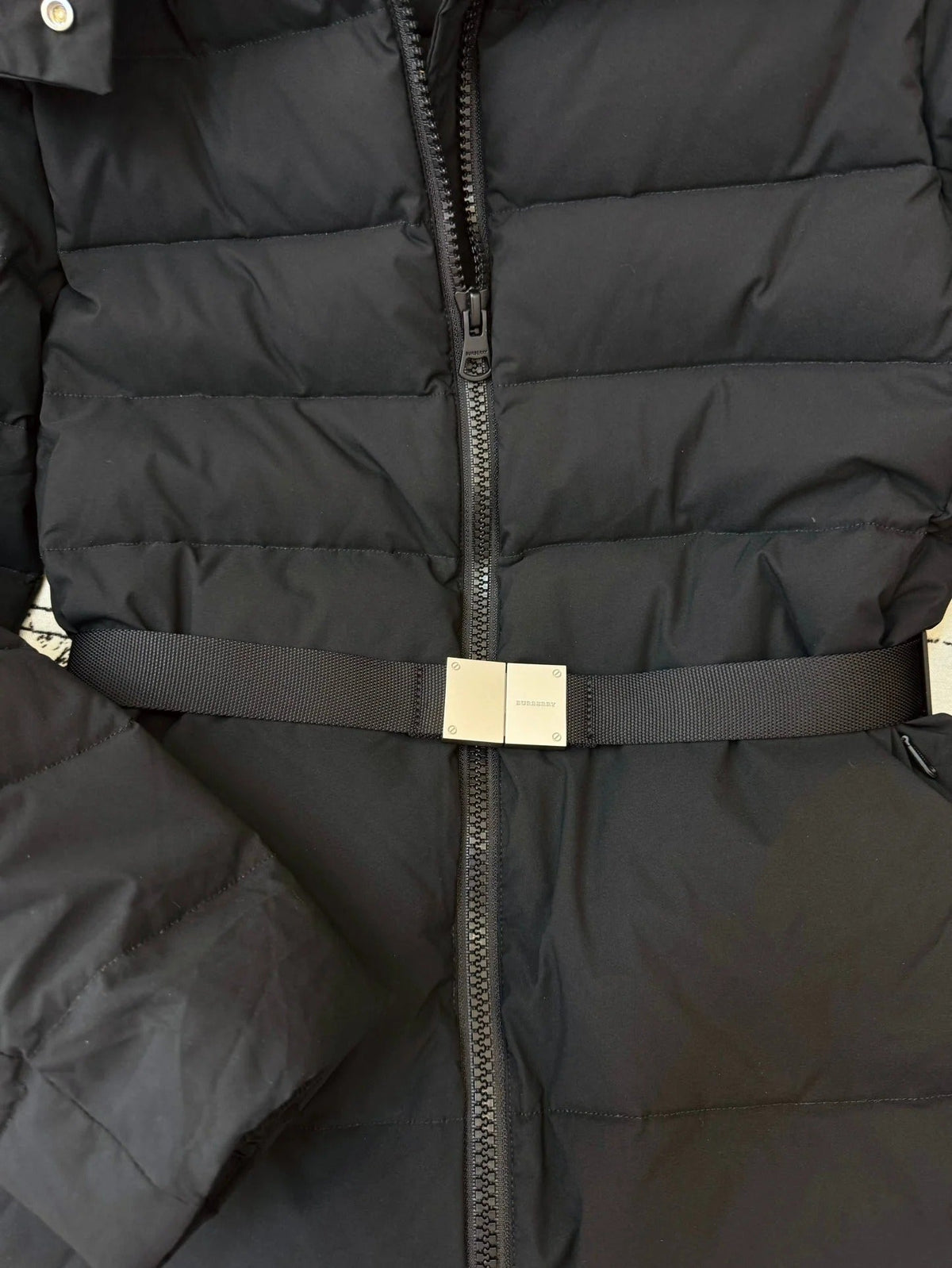 BURBERRY 25S MID-LENGTH DOWN COAT 171