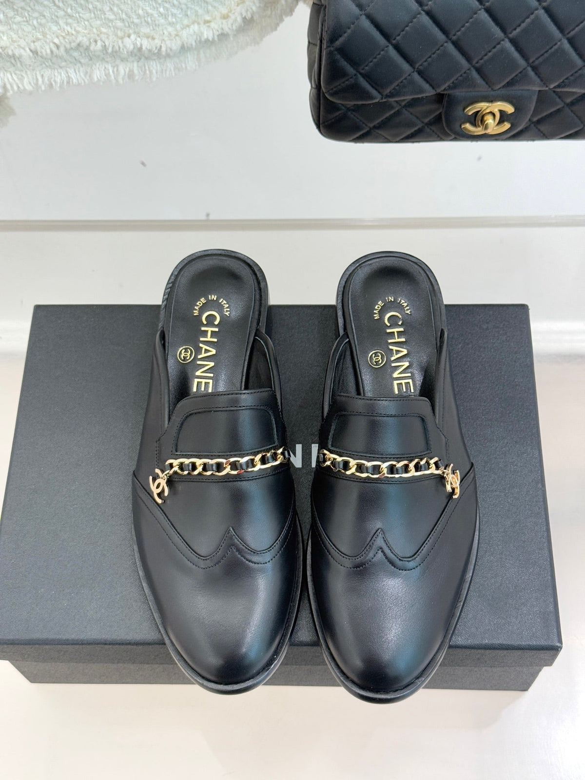 CC 25s Double C Buckle Half-Length Slippers Black Calfskin 557701