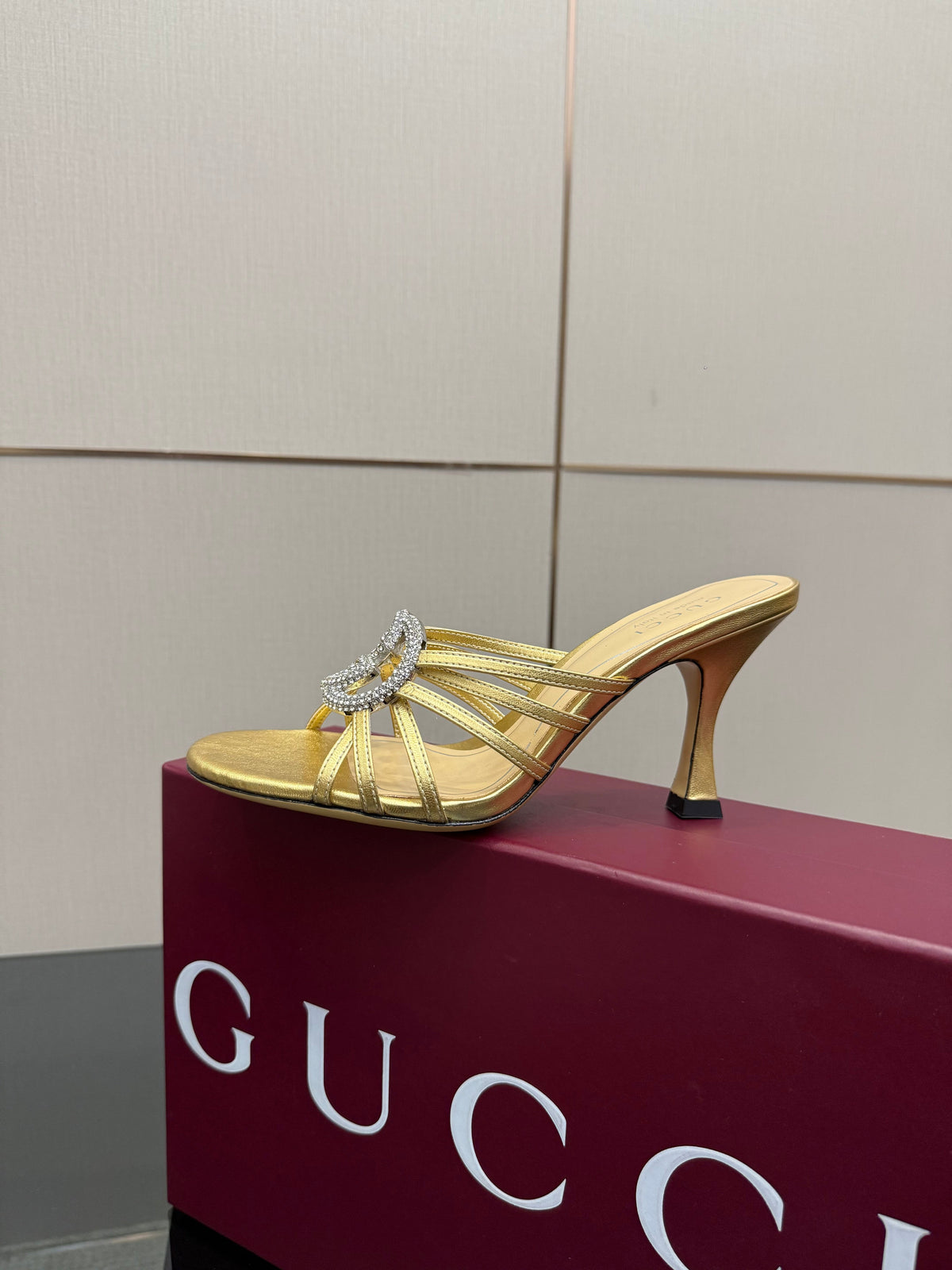 Women's Slide 85mm With Crystal Interlocking G Gold Leather